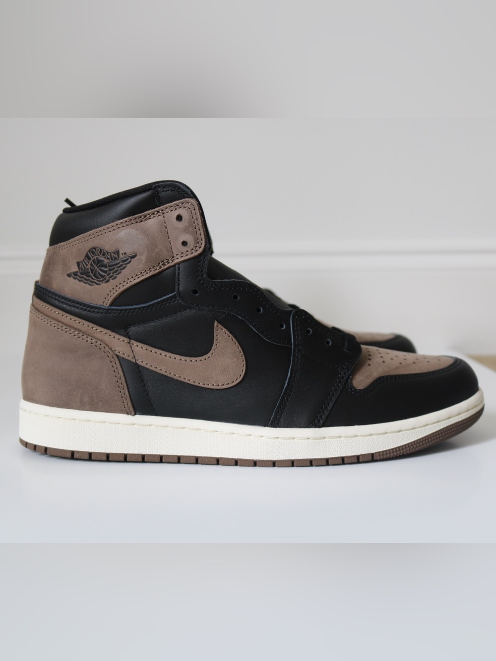 Air Jordan 1 Retro High OG
Palomino Black/Metallic Gold *NEW* Size 11